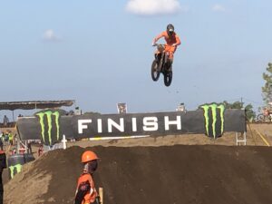 Pembalap Indonesia belum mendominasi di kualifikasi MXGP Samota 2023