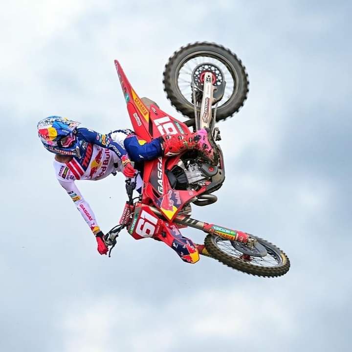 Jorge Prado posisi terdepan race 1 MXGP Selaparang