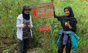 Cerita Bitha dan Nashira: penakluk puncak Tambora