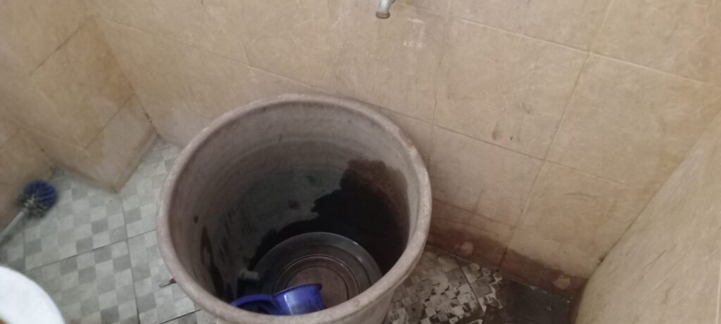 Pusat perkantoran krisis air, pegawai di Dompu pulang pipis di rumah