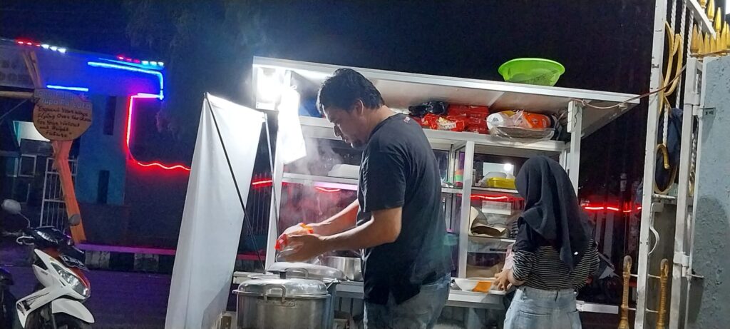 Gurihnya beda Pangsit Cwie Mie SMA 1 Dompu