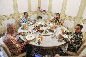 Makan Siang di Istana: Anies Head To Head Dengan Jokowi