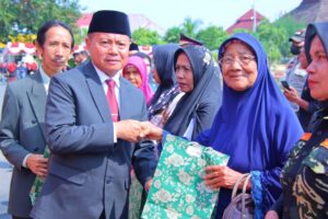 Veteran dapat bingkisan dari pemda Dompu saat peringatan hari pahlawan
