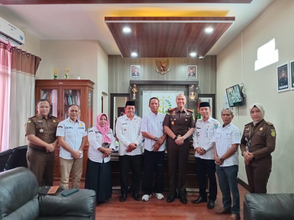 Camat di Dompu silaturrahmi dengan Kajari