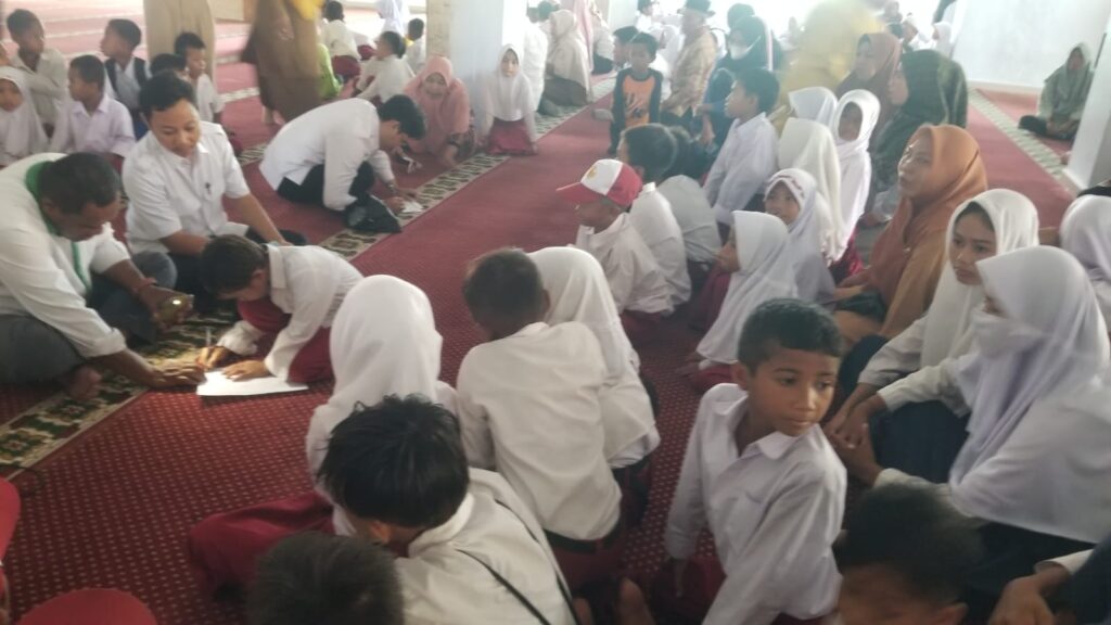 Baznas salurkan bantuan bagi ratusan siswa yatim dan dhuafa berprestasi