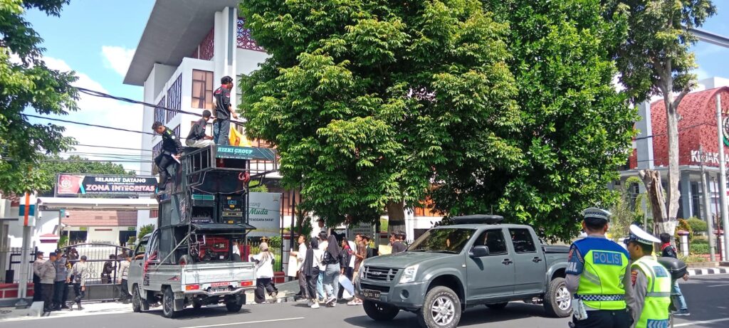 Terkait dugaan gratifikasi, Mahasiswa desak Kejaksaan periksa Bupati Dompu dan keluarganya