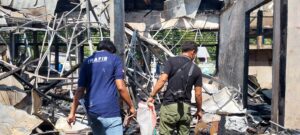 Tim Inafis Polres Dompu mengambil sampel sisa kebakaran